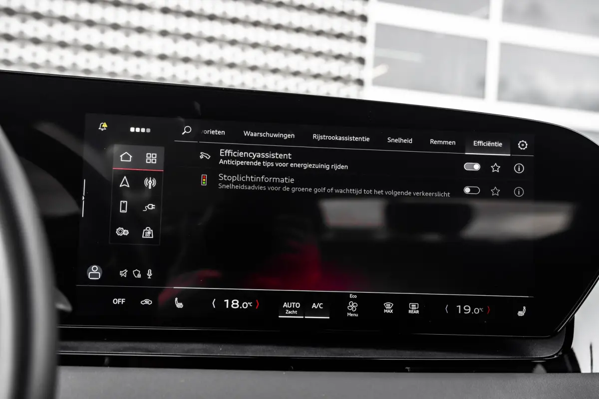 83 Kwh 252pk | 360 Camera | Stoelverwarming Voor + Achter | ACC |