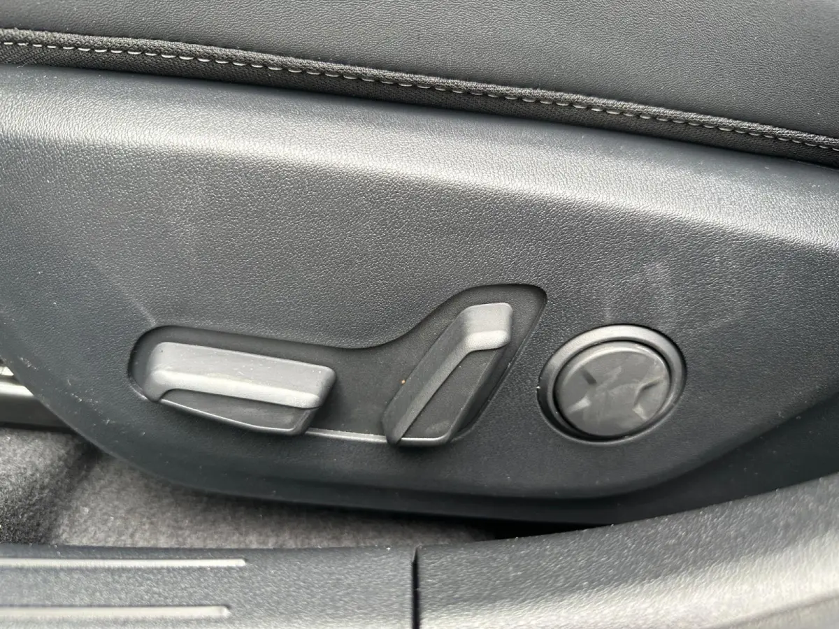 1.0 T-GDi MHEV GT-Line Launch Edition (pano) Dodehoekassistentie | Kruisend verkeersassistentie achter | Uitstapwaarschuwing | Stoel + stuurwielverwarming