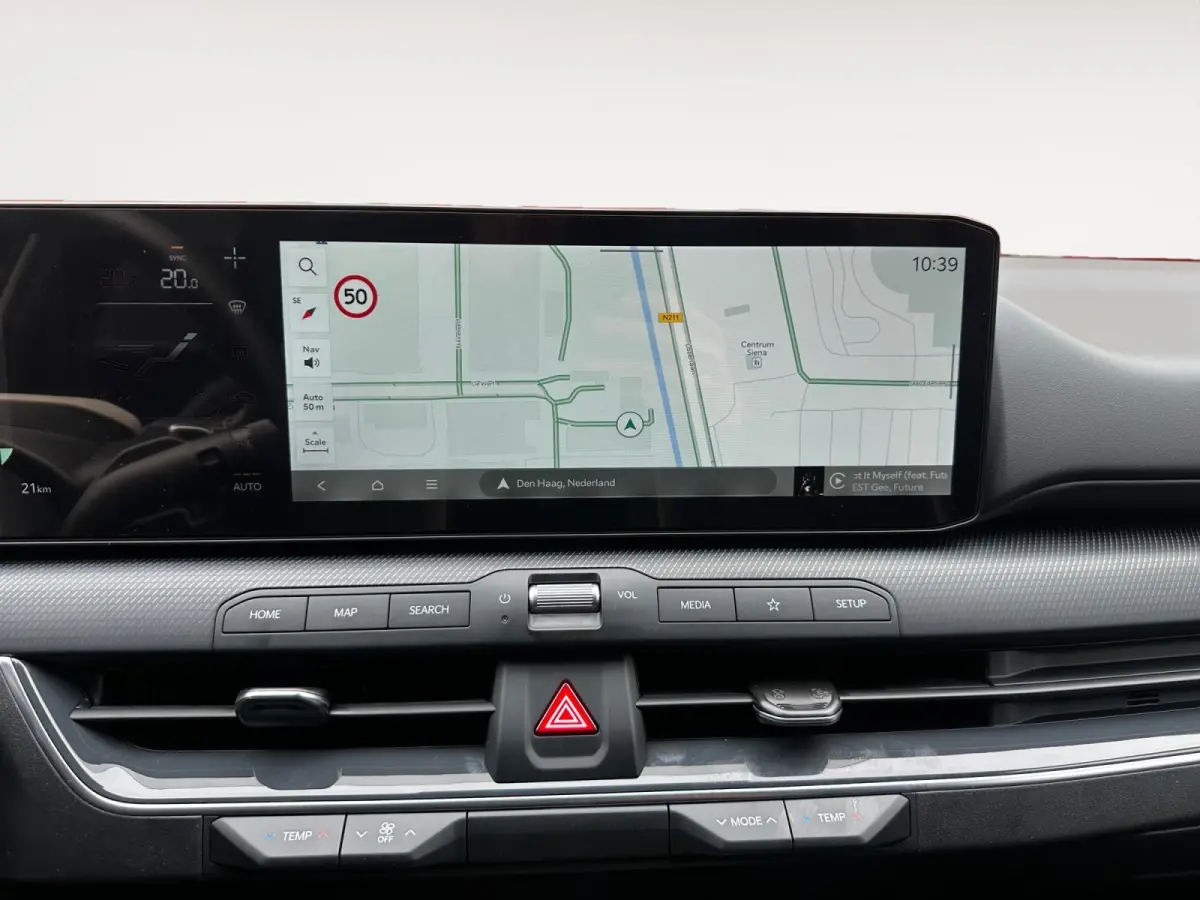 1.0 T-GDi MHEV GT-Line Launch Edition (pano) Dodehoekassistentie | Kruisend verkeersassistentie achter | Uitstapwaarschuwing | Stoel + stuurwielverwarming