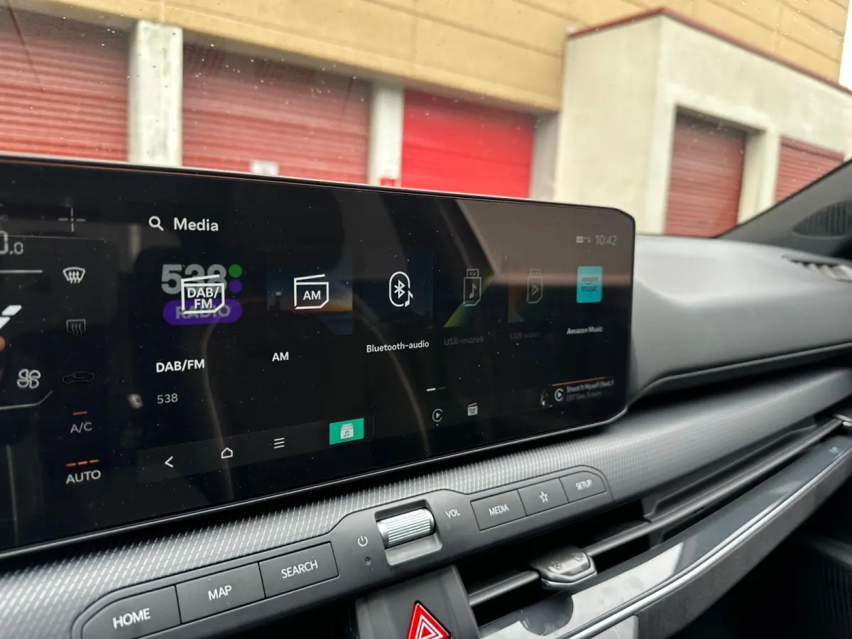 1.0 T-GDi MHEV GT-Line Launch Edition (pano) Dodehoekassistentie | Kruisend verkeersassistentie achter | Uitstapwaarschuwing | Stoel + stuurwielverwarming