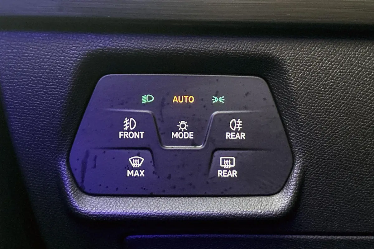 1.4 e-Hybrid Essential Achteruitrijcamera Keyless Climate Control LED