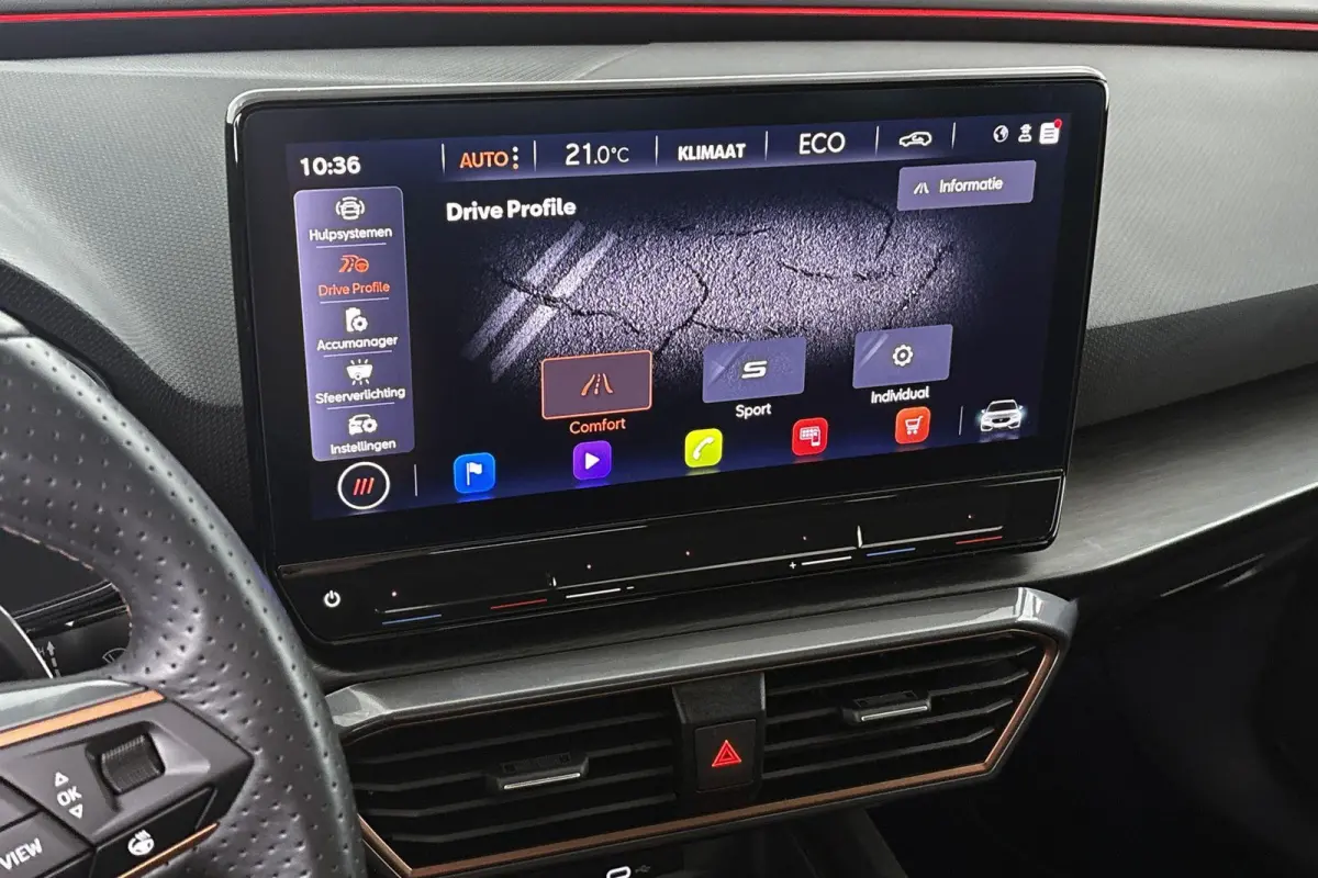 1.4 e-Hybrid Essential Achteruitrijcamera Keyless Climate Control LED