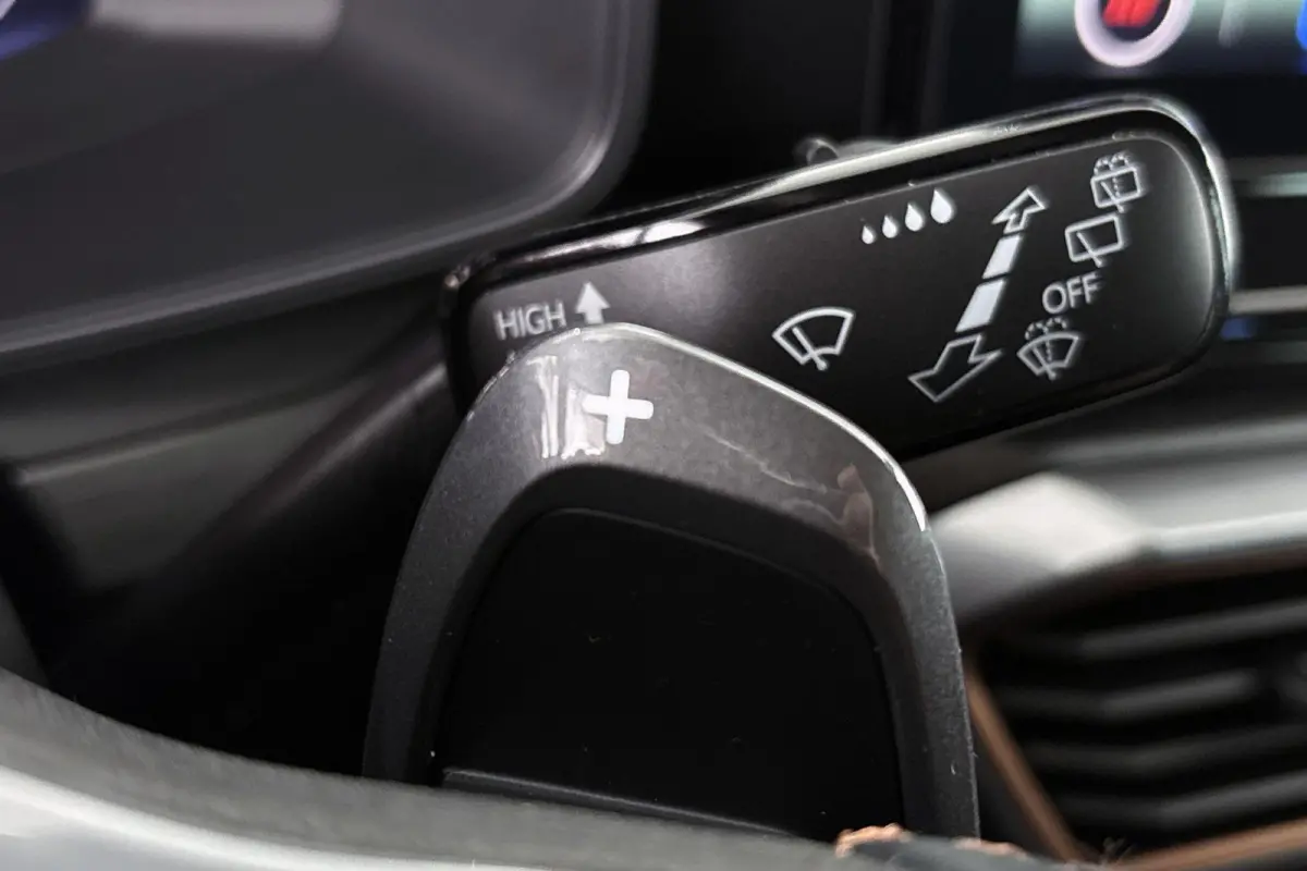 1.4 e-Hybrid Essential Achteruitrijcamera Keyless Climate Control LED