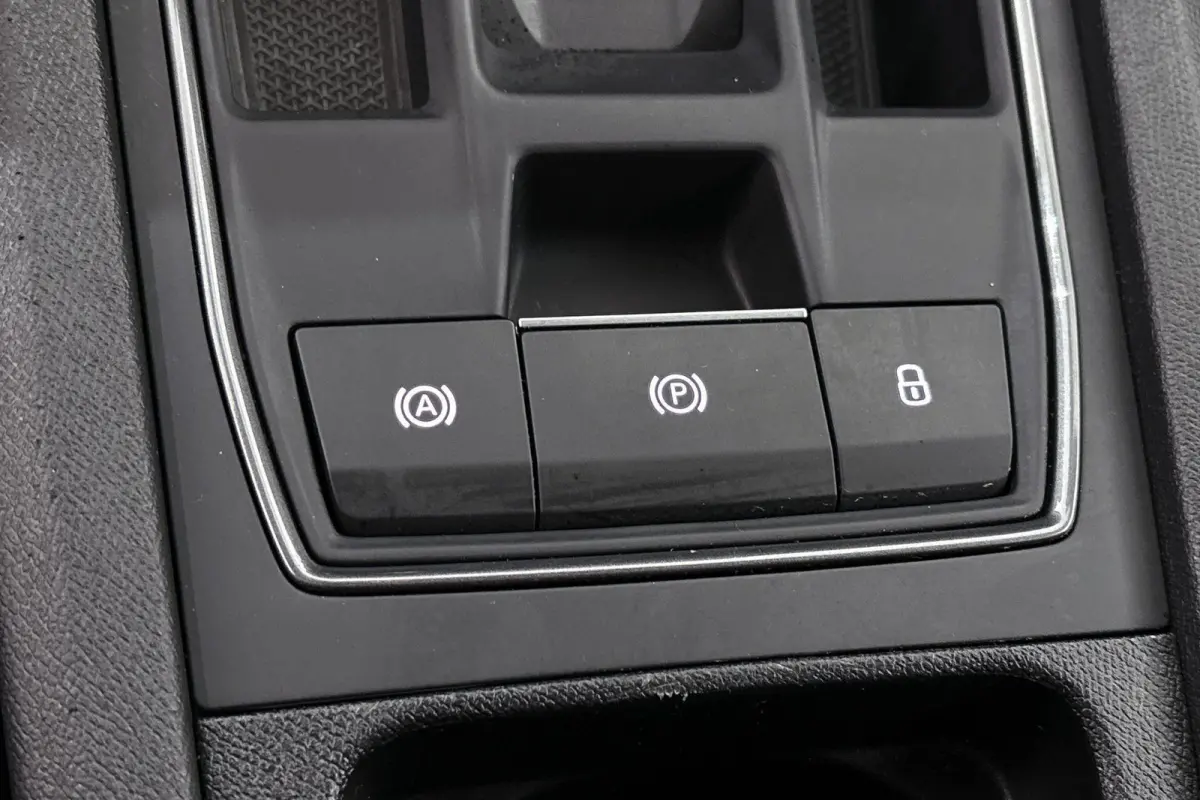 1.4 e-Hybrid Essential Achteruitrijcamera Keyless Climate Control LED
