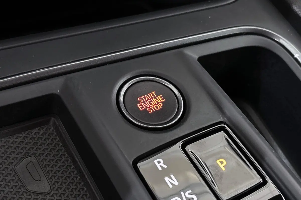 1.4 e-Hybrid Essential Achteruitrijcamera Keyless Climate Control LED