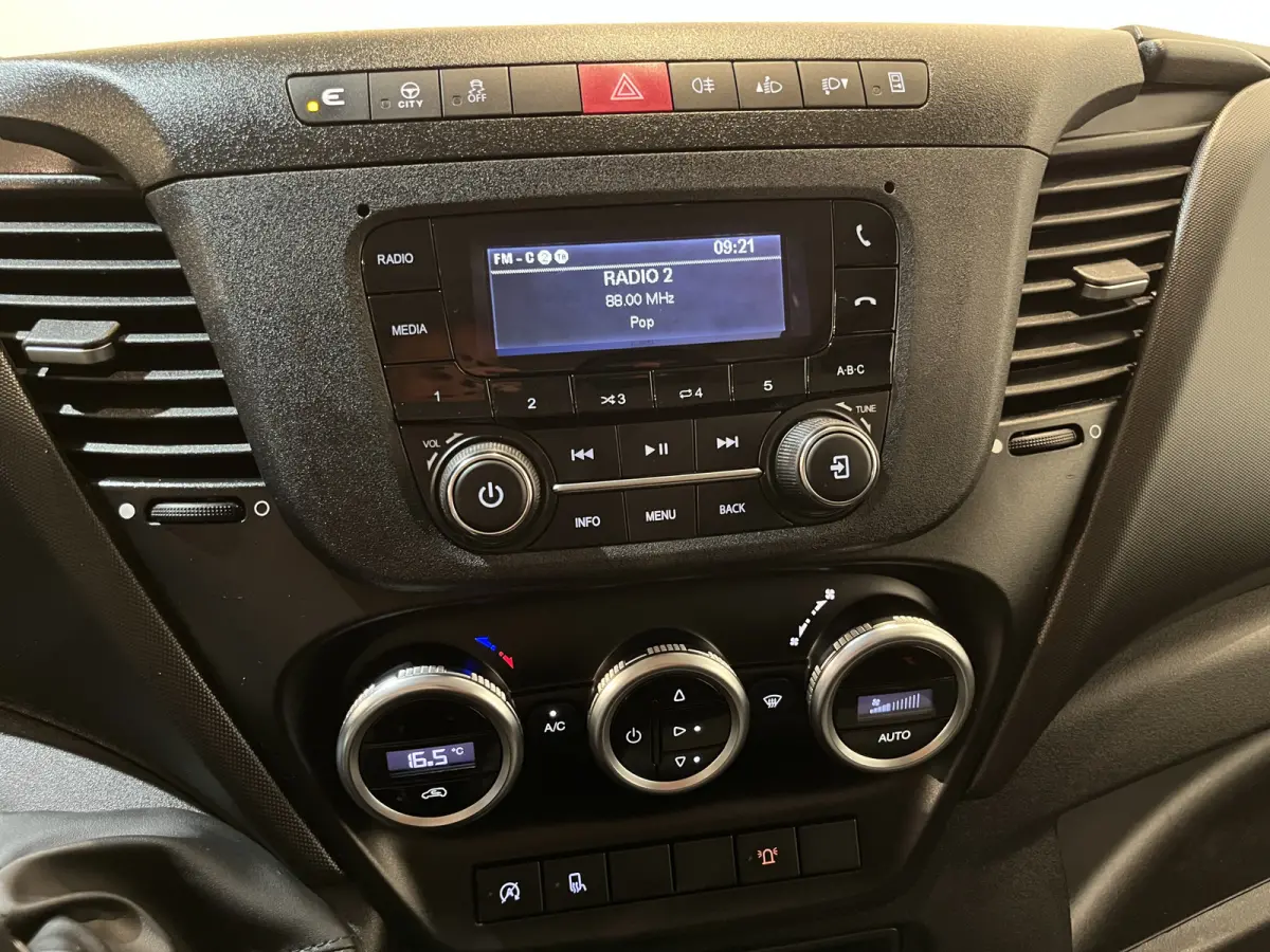 35S16 2.3 375 DC 7 pers. Open Laadbak / Euro 6 / Trekhaak 3.500 KG / Airco / Cruise Control / 32.300 KM !!