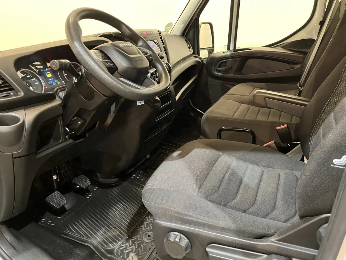 35S16 2.3 375 DC 7 pers. Open Laadbak / Euro 6 / Trekhaak 3.500 KG / Airco / Cruise Control / 32.300 KM !!