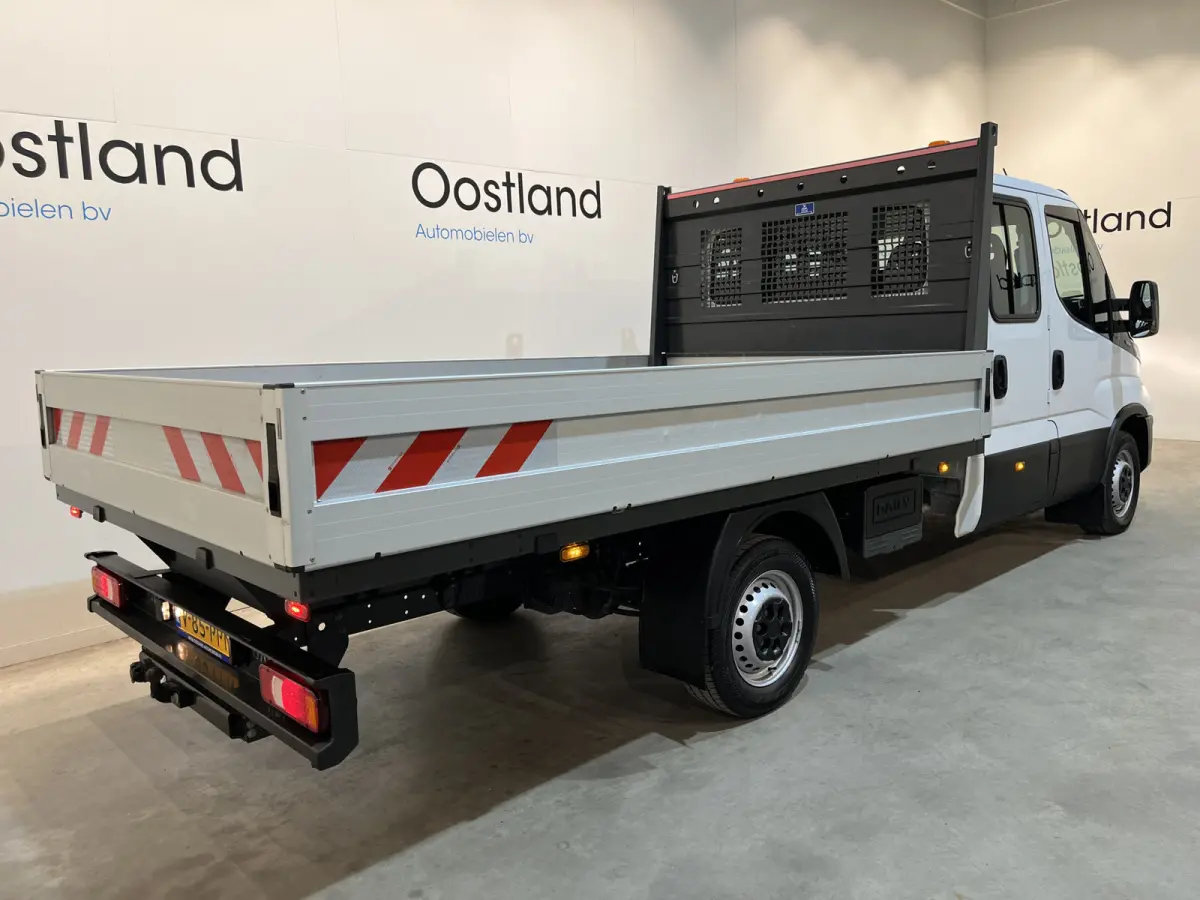 35S16 2.3 375 DC 7 pers. Open Laadbak / Euro 6 / Trekhaak 3.500 KG / Airco / Cruise Control / 32.300 KM !!