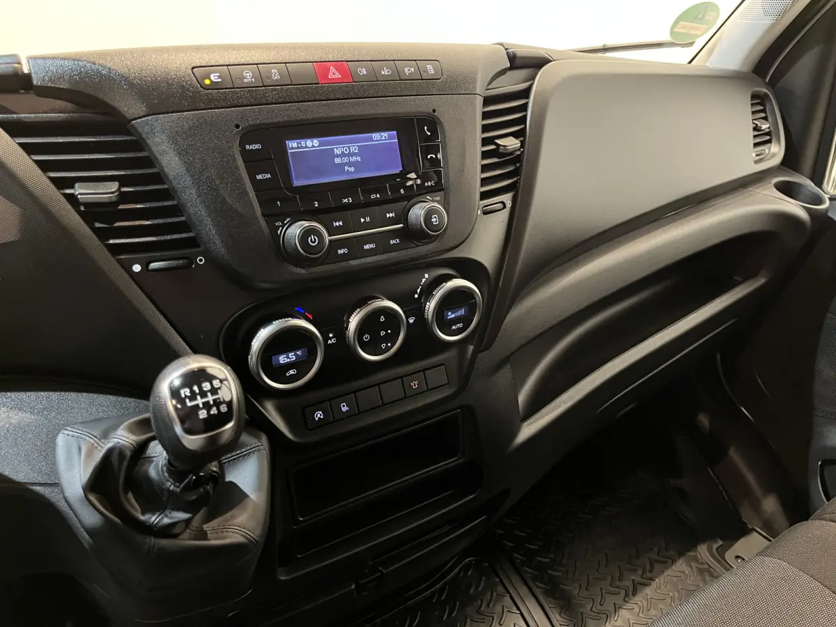 35S16 2.3 375 DC 7 pers. Open Laadbak / Euro 6 / Trekhaak 3.500 KG / Airco / Cruise Control / 32.300 KM !!