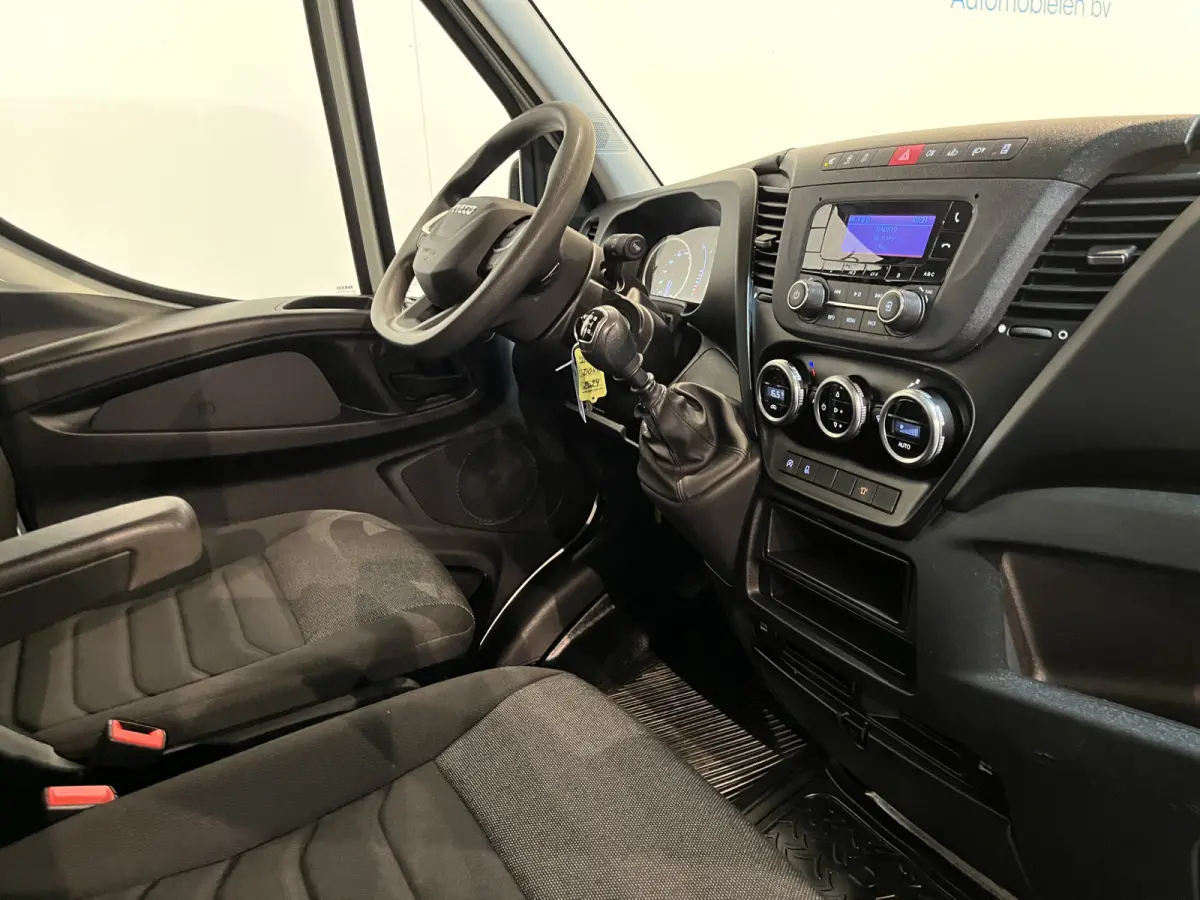 35S16 2.3 375 DC 7 pers. Open Laadbak / Euro 6 / Trekhaak 3.500 KG / Airco / Cruise Control / 32.300 KM !!