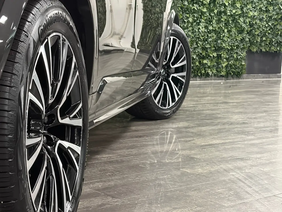 T8 AWD Recharge Ultra Dark | Vol! | Bowers & Wilkins | Luchtvering | Stoelventilatie | Trekhaak | 360 Camera | Head-Up Display | Stoelmassage | 455pk | Adaptieve Cruise Control | Stoelverwar