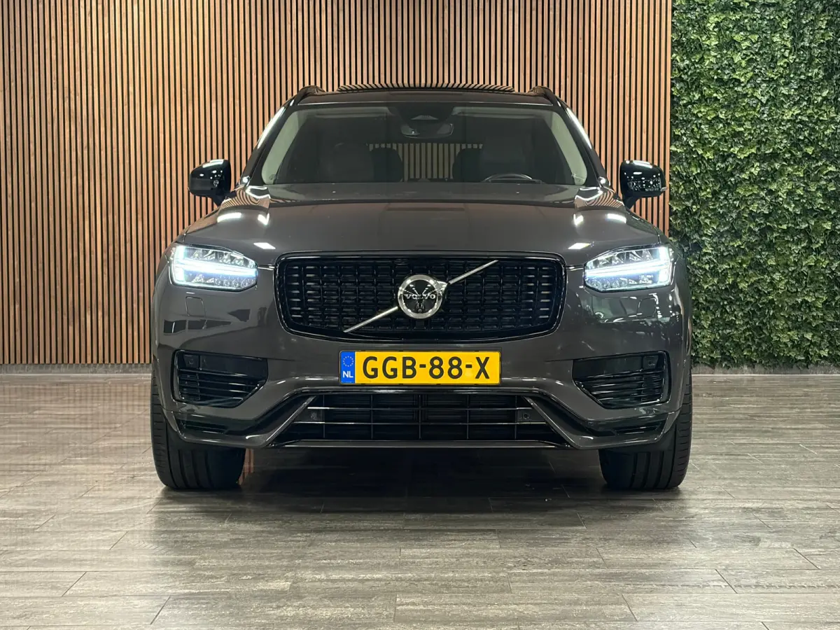 T8 AWD Recharge Ultra Dark | Vol! | Bowers & Wilkins | Luchtvering | Stoelventilatie | Trekhaak | 360 Camera | Head-Up Display | Stoelmassage | 455pk | Adaptieve Cruise Control | Stoelverwar