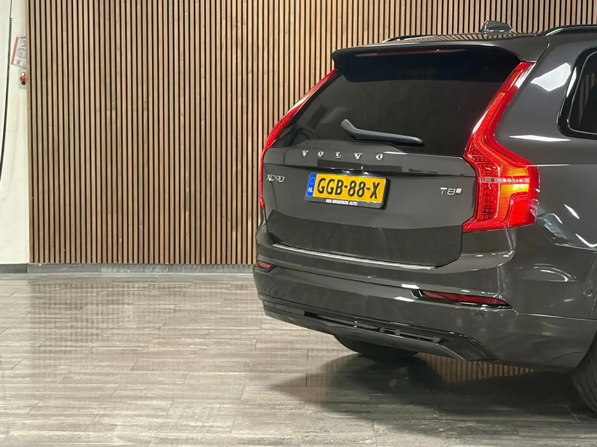 T8 AWD Recharge Ultra Dark | Vol! | Bowers & Wilkins | Luchtvering | Stoelventilatie | Trekhaak | 360 Camera | Head-Up Display | Stoelmassage | 455pk | Adaptieve Cruise Control | Stoelverwar
