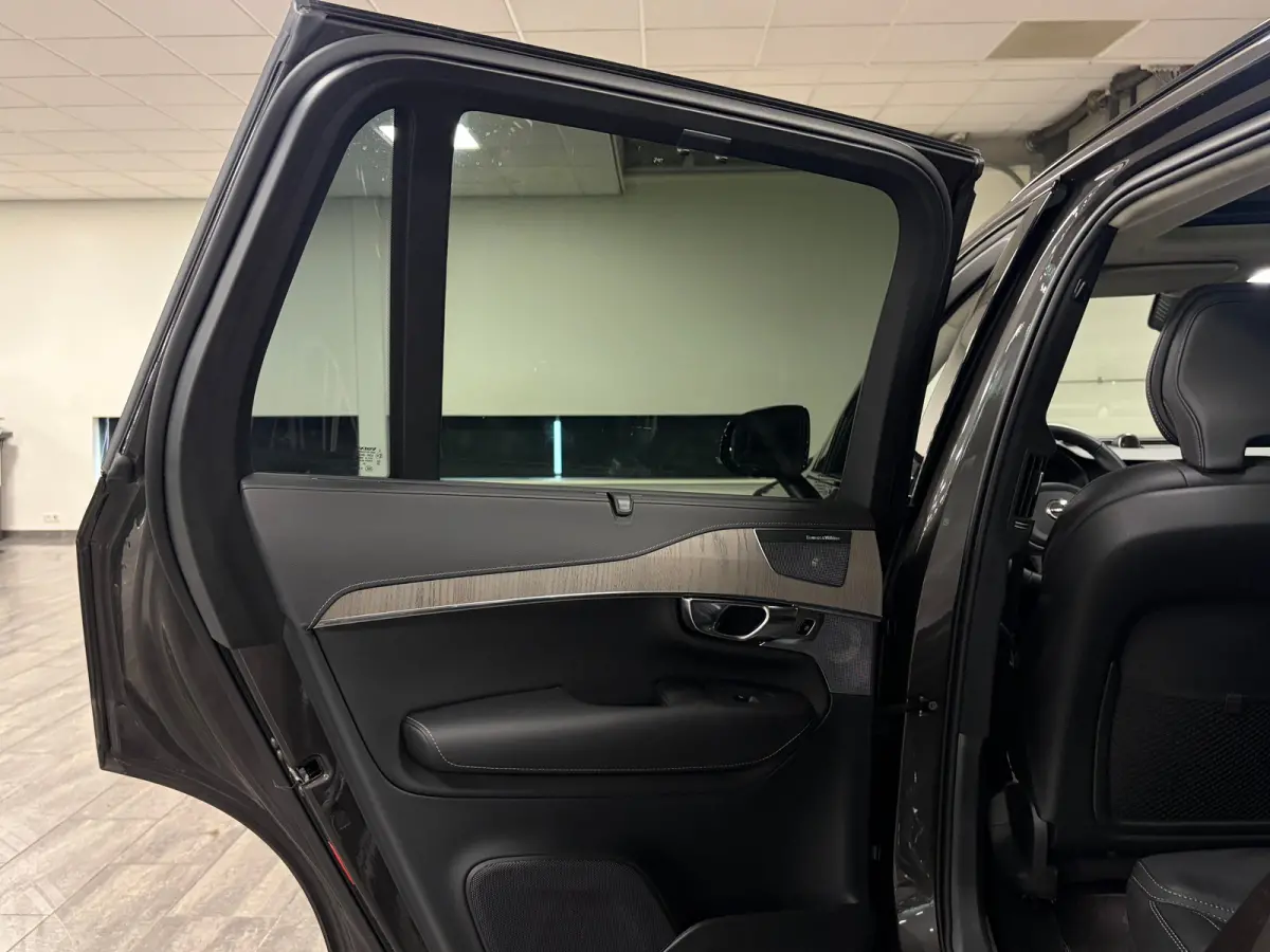 T8 AWD Recharge Ultra Dark | Vol! | Bowers & Wilkins | Luchtvering | Stoelventilatie | Trekhaak | 360 Camera | Head-Up Display | Stoelmassage | 455pk | Adaptieve Cruise Control | Stoelverwar