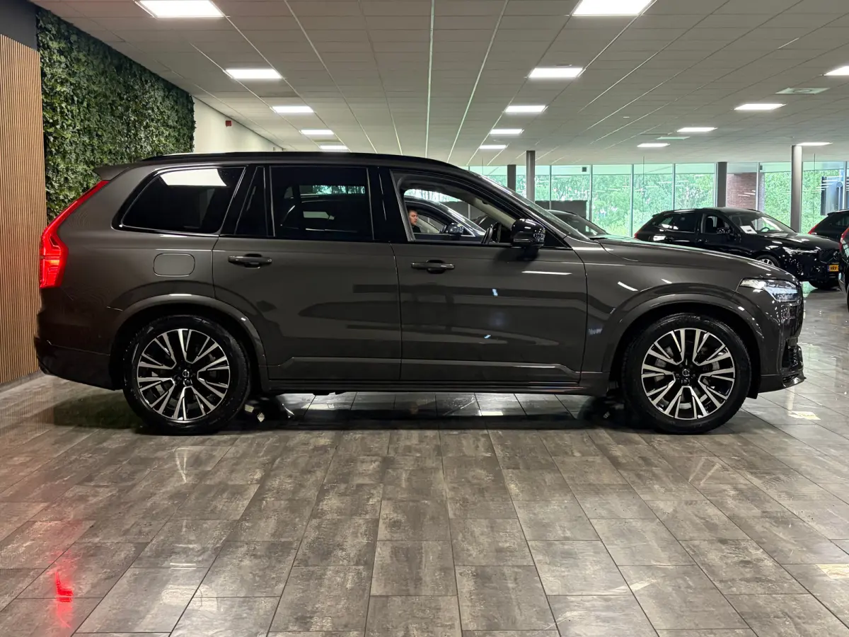 T8 AWD Recharge Ultra Dark | Vol! | Bowers & Wilkins | Luchtvering | Stoelventilatie | Trekhaak | 360 Camera | Head-Up Display | Stoelmassage | 455pk | Adaptieve Cruise Control | Stoelverwar