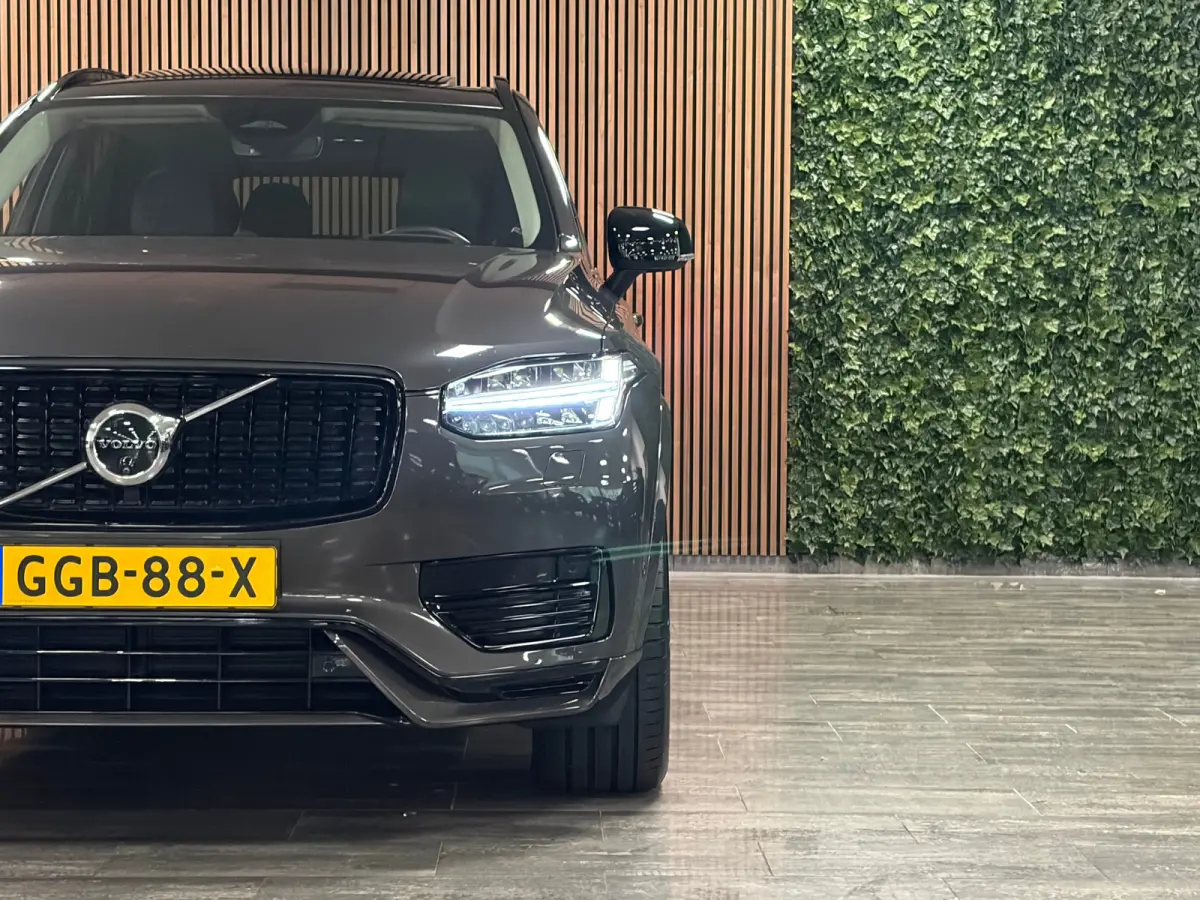 T8 AWD Recharge Ultra Dark | Vol! | Bowers & Wilkins | Luchtvering | Stoelventilatie | Trekhaak | 360 Camera | Head-Up Display | Stoelmassage | 455pk | Adaptieve Cruise Control | Stoelverwar