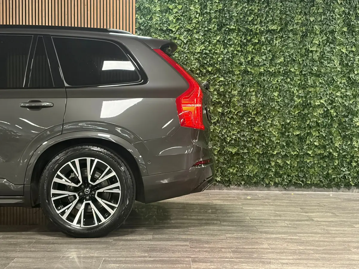 T8 AWD Recharge Ultra Dark | Vol! | Bowers & Wilkins | Luchtvering | Stoelventilatie | Trekhaak | 360 Camera | Head-Up Display | Stoelmassage | 455pk | Adaptieve Cruise Control | Stoelverwar