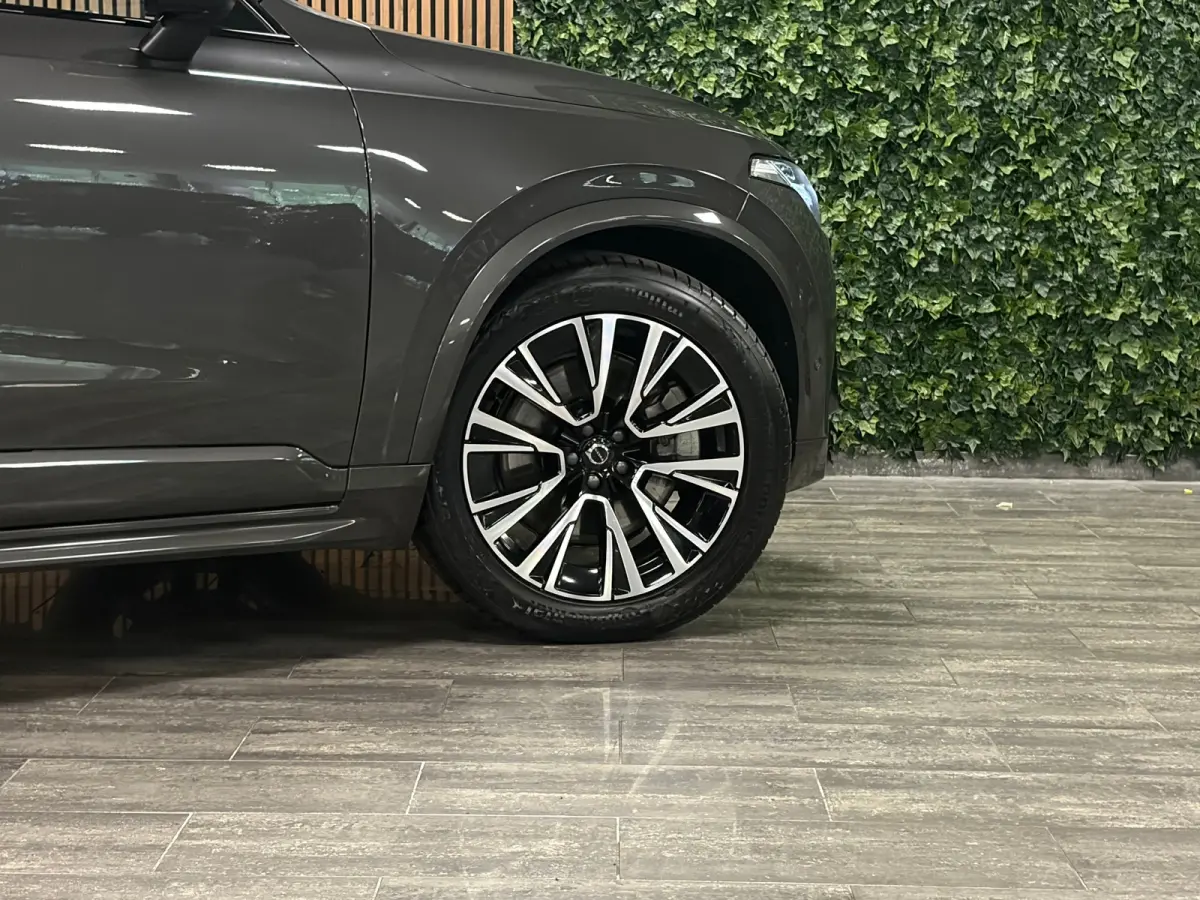 T8 AWD Recharge Ultra Dark | Vol! | Bowers & Wilkins | Luchtvering | Stoelventilatie | Trekhaak | 360 Camera | Head-Up Display | Stoelmassage | 455pk | Adaptieve Cruise Control | Stoelverwar