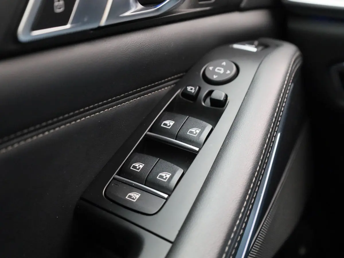 xDrive45e High Executive | PANO-SCHUIFDAK | HEAD-UP | HARMAN-KARDON | LEER | 360 CAMERA | STOELVERWARMING