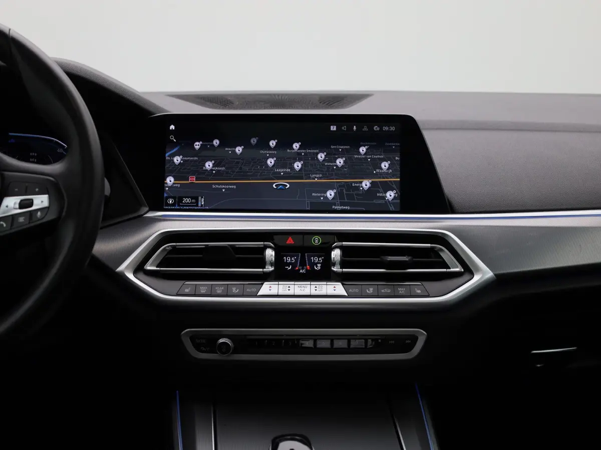 xDrive45e High Executive | PANO-SCHUIFDAK | HEAD-UP | HARMAN-KARDON | LEER | 360 CAMERA | STOELVERWARMING
