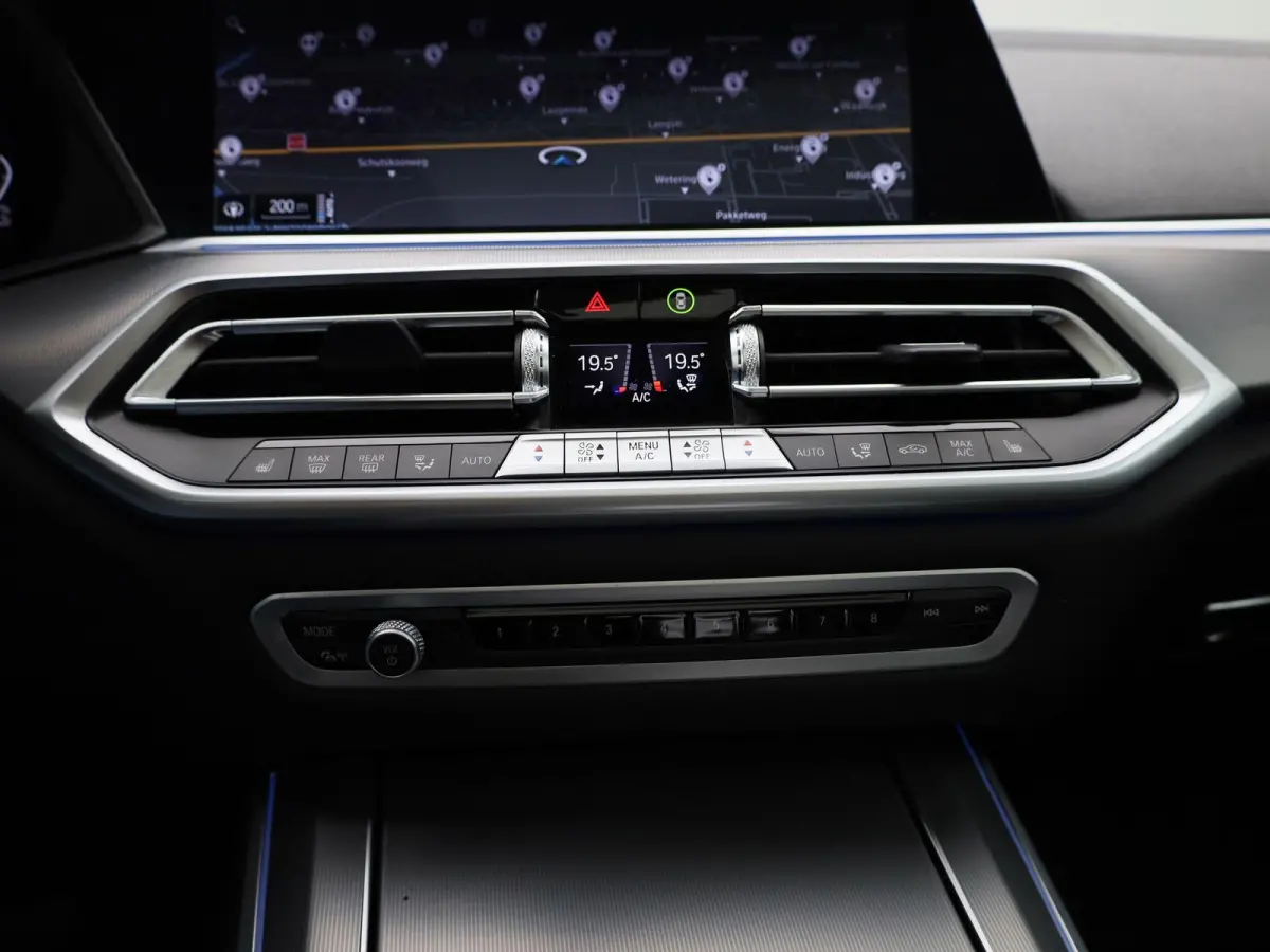 xDrive45e High Executive | PANO-SCHUIFDAK | HEAD-UP | HARMAN-KARDON | LEER | 360 CAMERA | STOELVERWARMING