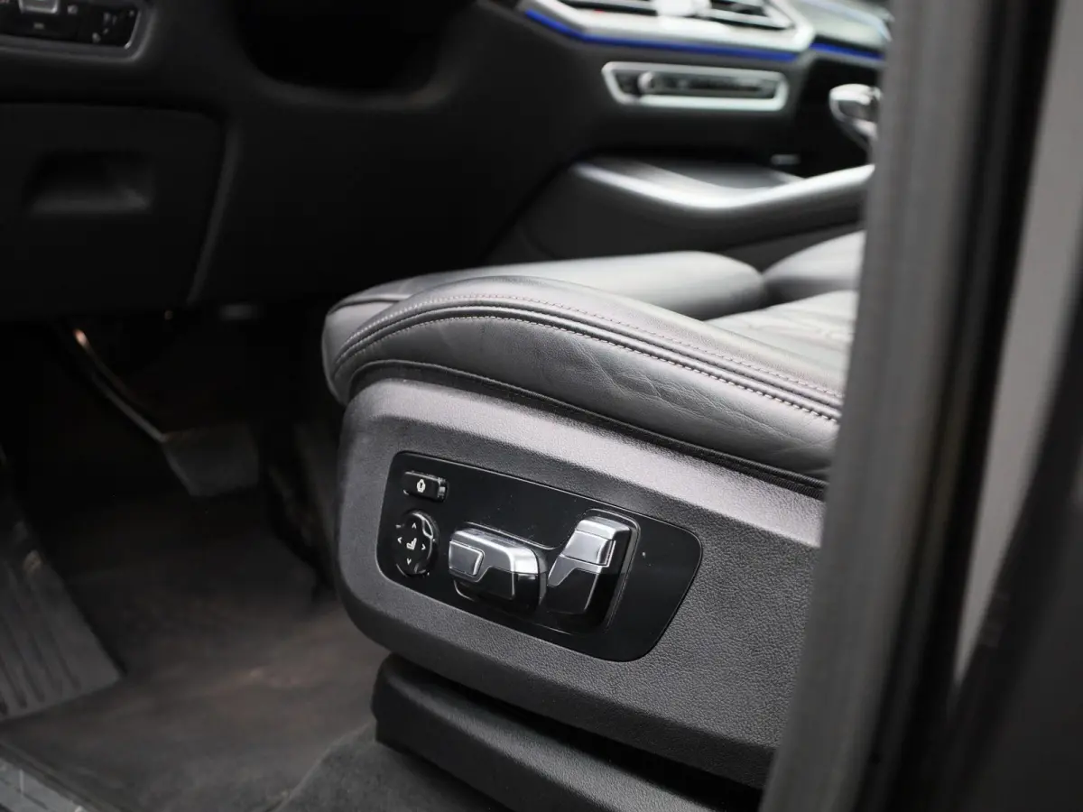 xDrive45e High Executive | PANO-SCHUIFDAK | HEAD-UP | HARMAN-KARDON | LEER | 360 CAMERA | STOELVERWARMING