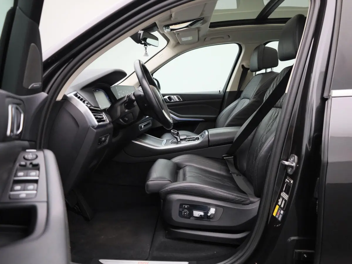 xDrive45e High Executive | PANO-SCHUIFDAK | HEAD-UP | HARMAN-KARDON | LEER | 360 CAMERA | STOELVERWARMING