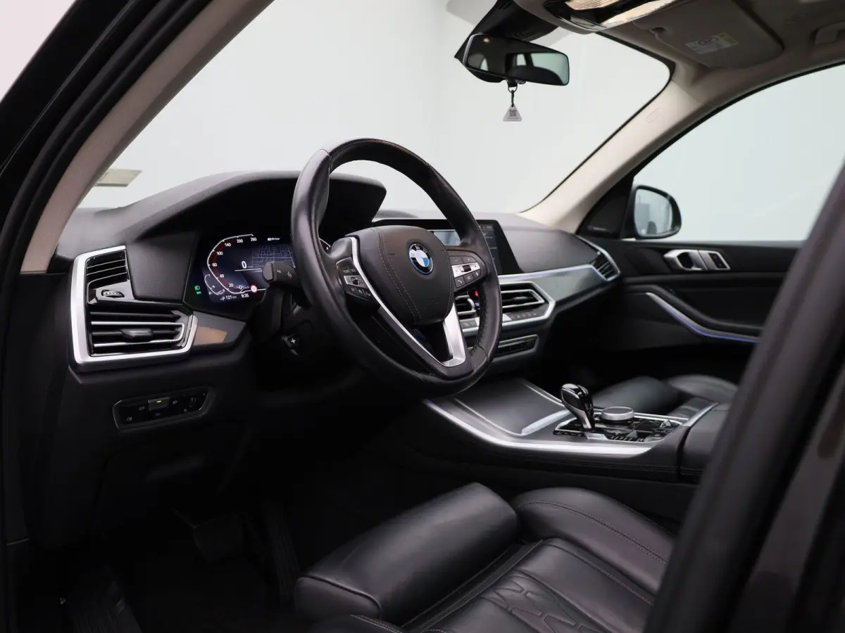 xDrive45e High Executive | PANO-SCHUIFDAK | HEAD-UP | HARMAN-KARDON | LEER | 360 CAMERA | STOELVERWARMING