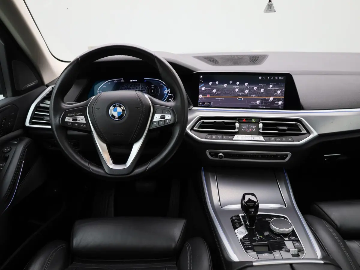 xDrive45e High Executive | PANO-SCHUIFDAK | HEAD-UP | HARMAN-KARDON | LEER | 360 CAMERA | STOELVERWARMING