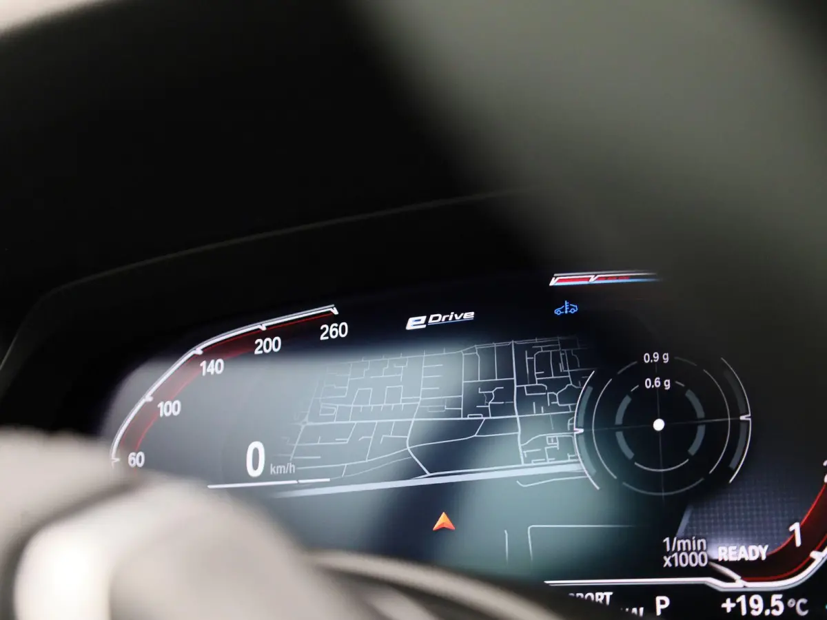 xDrive45e High Executive | PANO-SCHUIFDAK | HEAD-UP | HARMAN-KARDON | LEER | 360 CAMERA | STOELVERWARMING