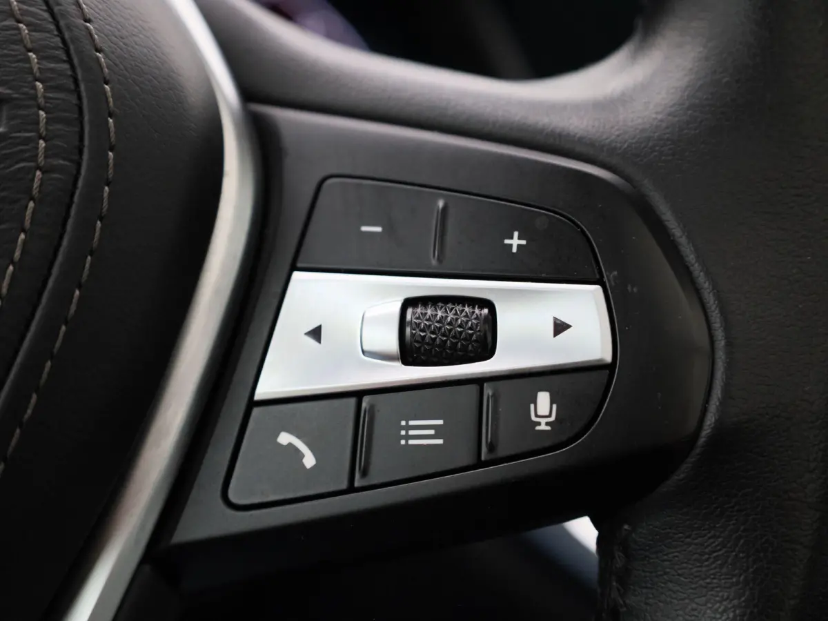 xDrive45e High Executive | PANO-SCHUIFDAK | HEAD-UP | HARMAN-KARDON | LEER | 360 CAMERA | STOELVERWARMING