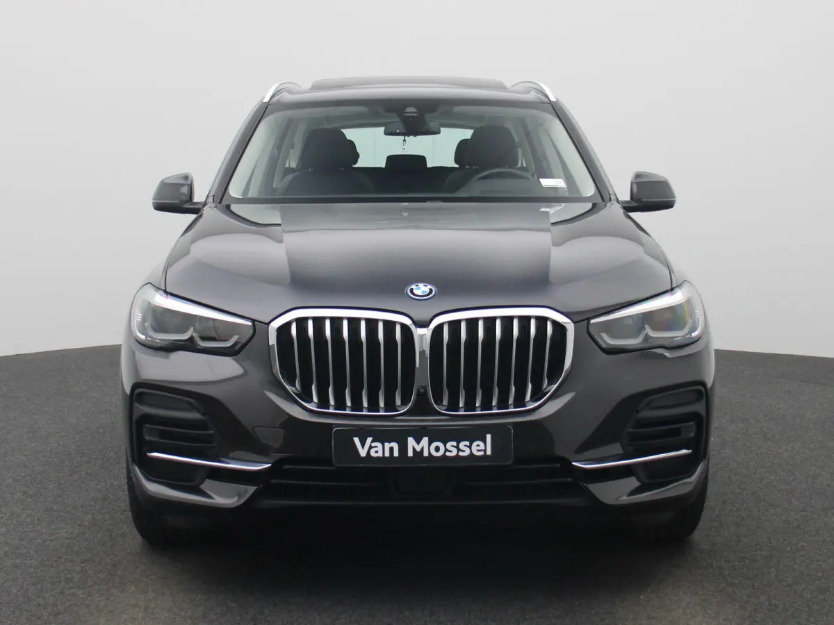 xDrive45e High Executive | PANO-SCHUIFDAK | HEAD-UP | HARMAN-KARDON | LEER | 360 CAMERA | STOELVERWARMING