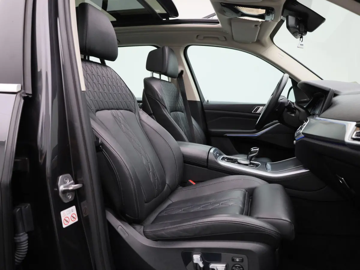 xDrive45e High Executive | PANO-SCHUIFDAK | HEAD-UP | HARMAN-KARDON | LEER | 360 CAMERA | STOELVERWARMING