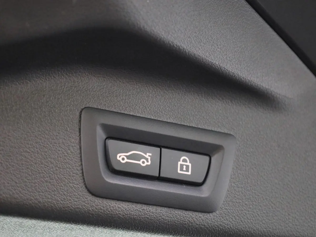 xDrive45e High Executive | PANO-SCHUIFDAK | HEAD-UP | HARMAN-KARDON | LEER | 360 CAMERA | STOELVERWARMING