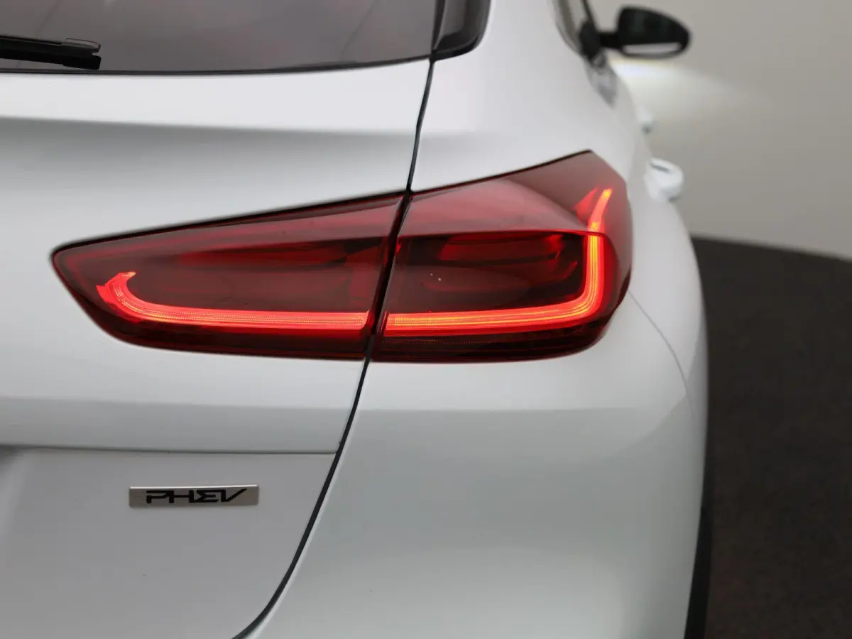 1.6 GDi PHEV DCT Business Line | Apple Carplay / Android Auto | Achteruitrijcamera | Parkeersensoren | Lichtmetalen Velgen |