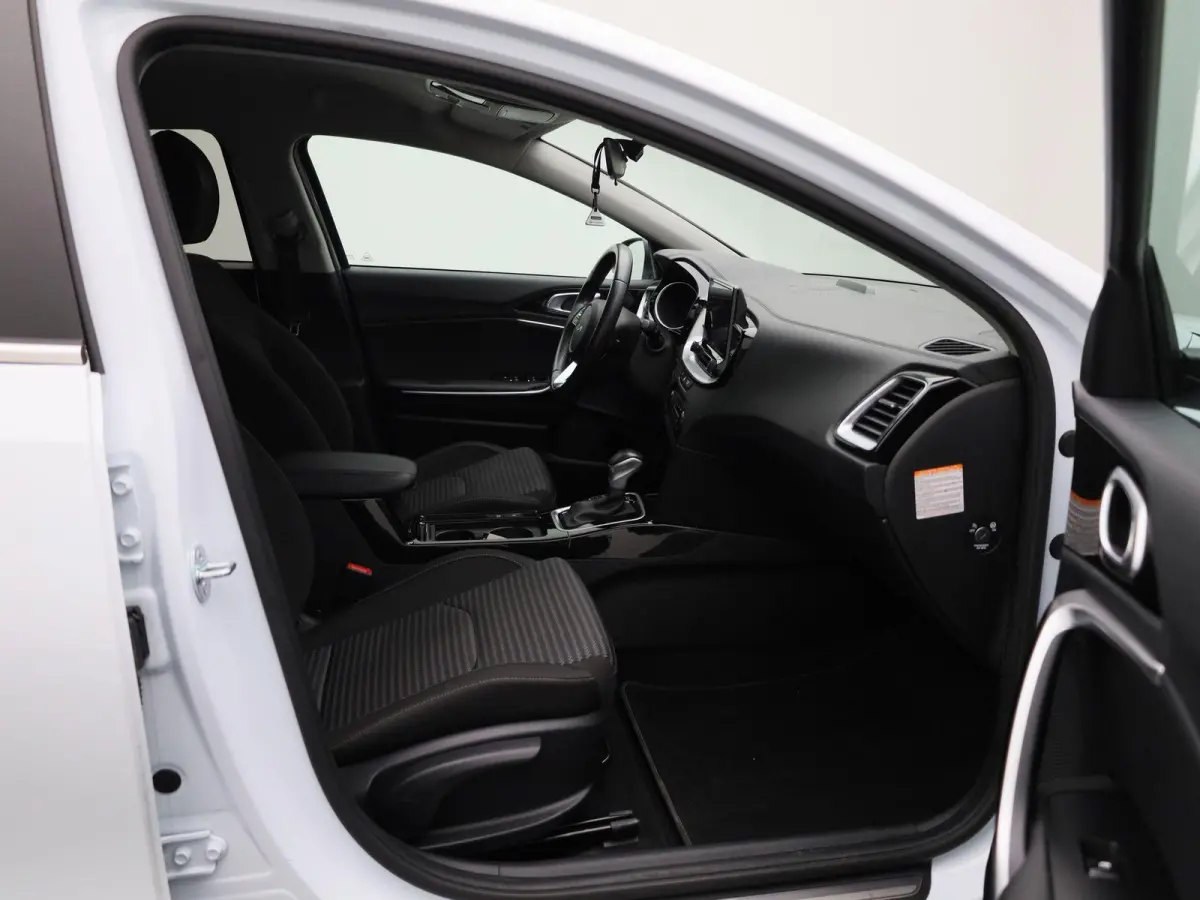 1.6 GDi PHEV DCT Business Line | Apple Carplay / Android Auto | Achteruitrijcamera | Parkeersensoren | Lichtmetalen Velgen |
