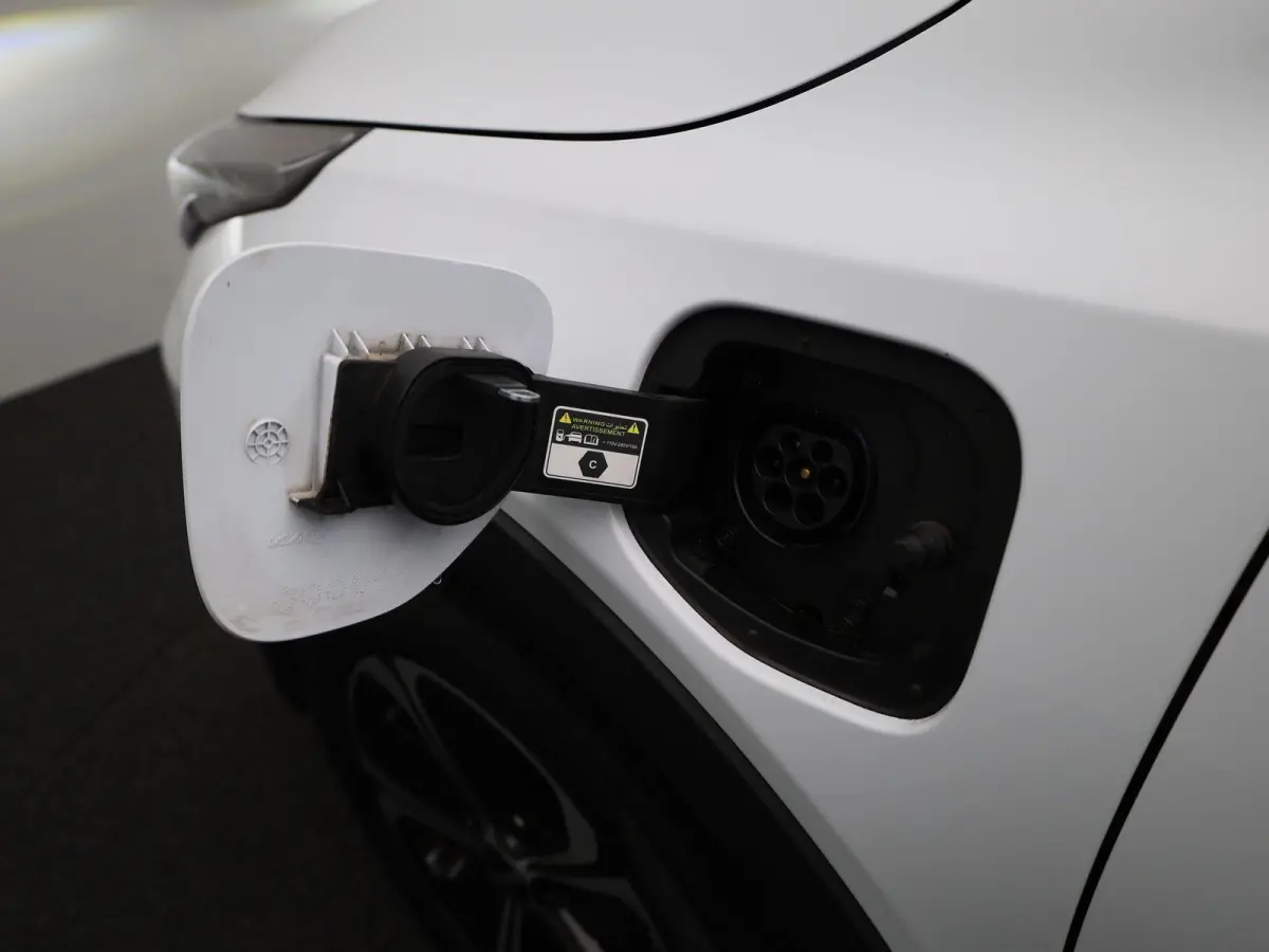 1.6 GDi PHEV DCT Business Line | Apple Carplay / Android Auto | Achteruitrijcamera | Parkeersensoren | Lichtmetalen Velgen |