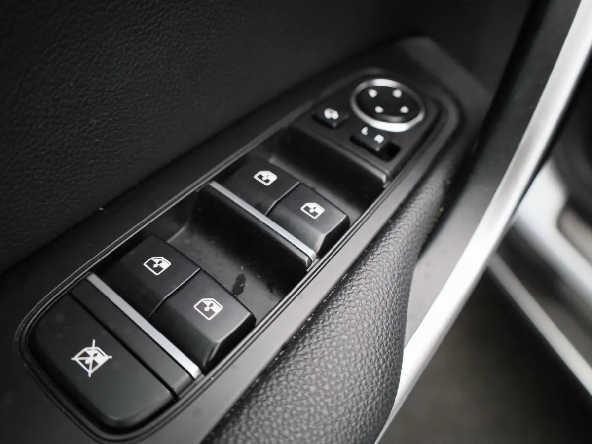 1.6 GDi PHEV DCT Business Line | Apple Carplay / Android Auto | Achteruitrijcamera | Parkeersensoren | Lichtmetalen Velgen |