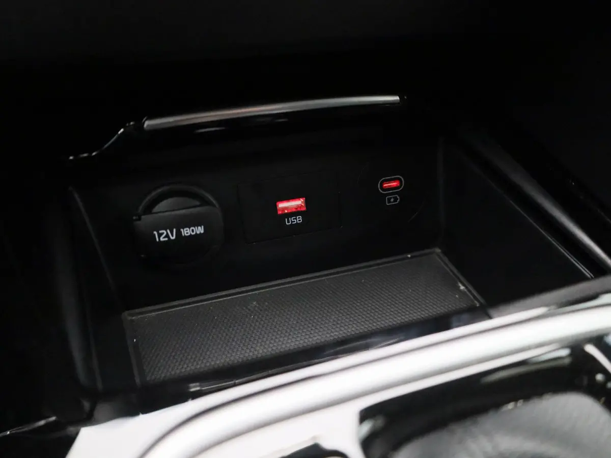 1.6 GDi PHEV DCT Business Line | Apple Carplay / Android Auto | Achteruitrijcamera | Parkeersensoren | Lichtmetalen Velgen |