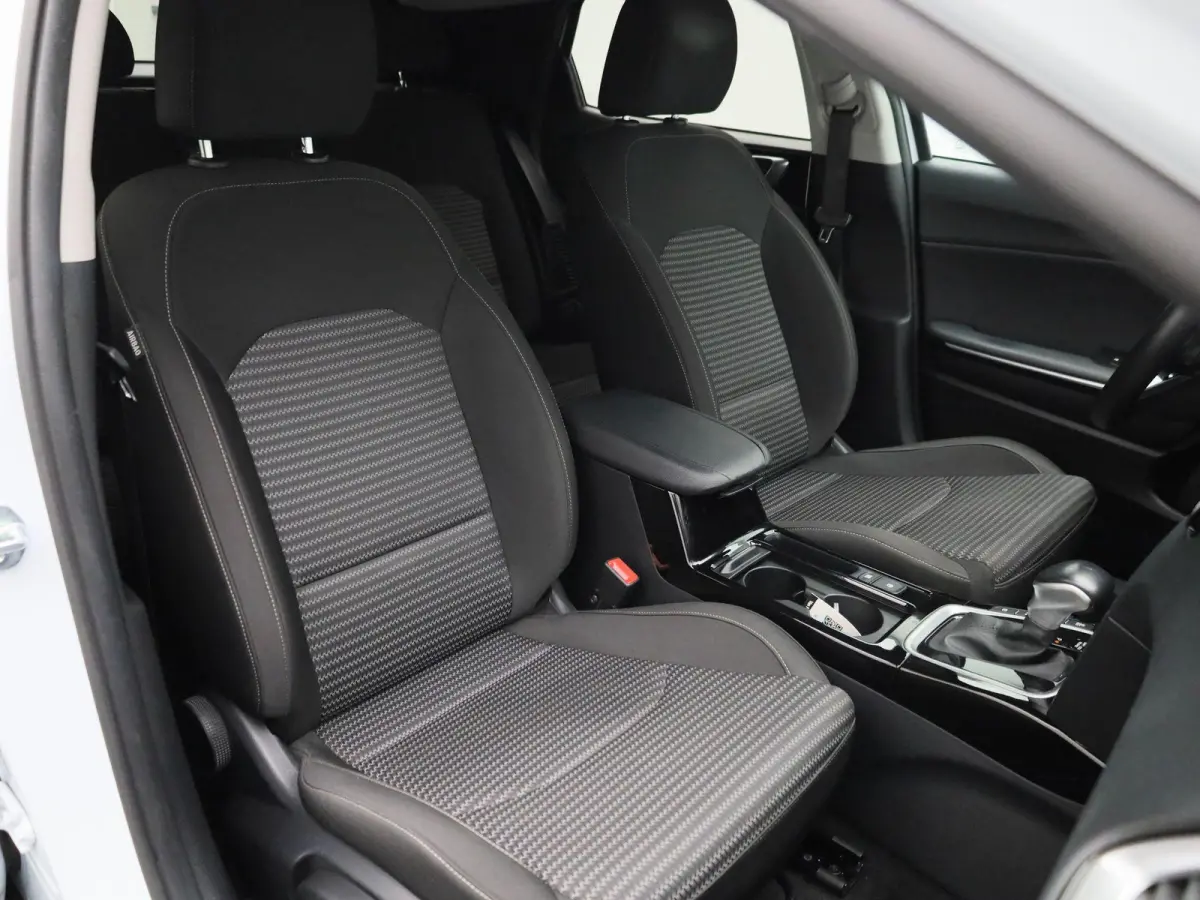 1.6 GDi PHEV DCT Business Line | Apple Carplay / Android Auto | Achteruitrijcamera | Parkeersensoren | Lichtmetalen Velgen |