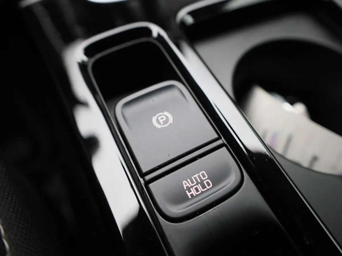 1.6 GDi PHEV DCT Business Line | Apple Carplay / Android Auto | Achteruitrijcamera | Parkeersensoren | Lichtmetalen Velgen |