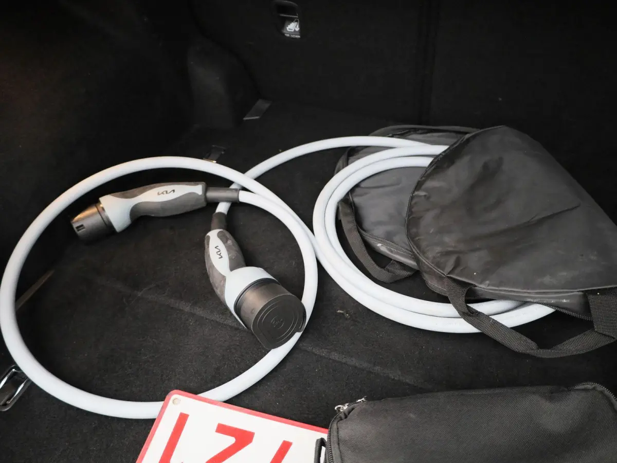 1.6 GDi PHEV DCT Business Line | Apple Carplay / Android Auto | Achteruitrijcamera | Parkeersensoren | Lichtmetalen Velgen |