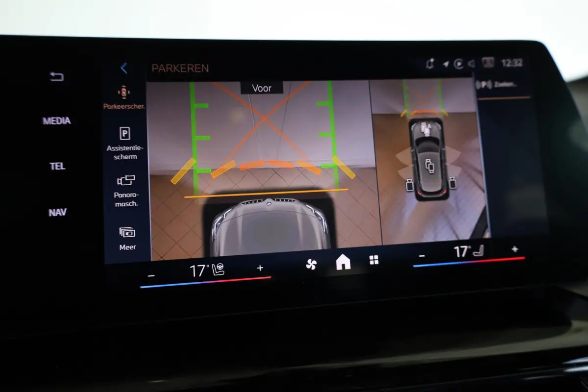 225e xDrive M Sport Pro | Panoramadak | Head Up | Harman Kardon | Driving Assistant Plus | Trekhaak