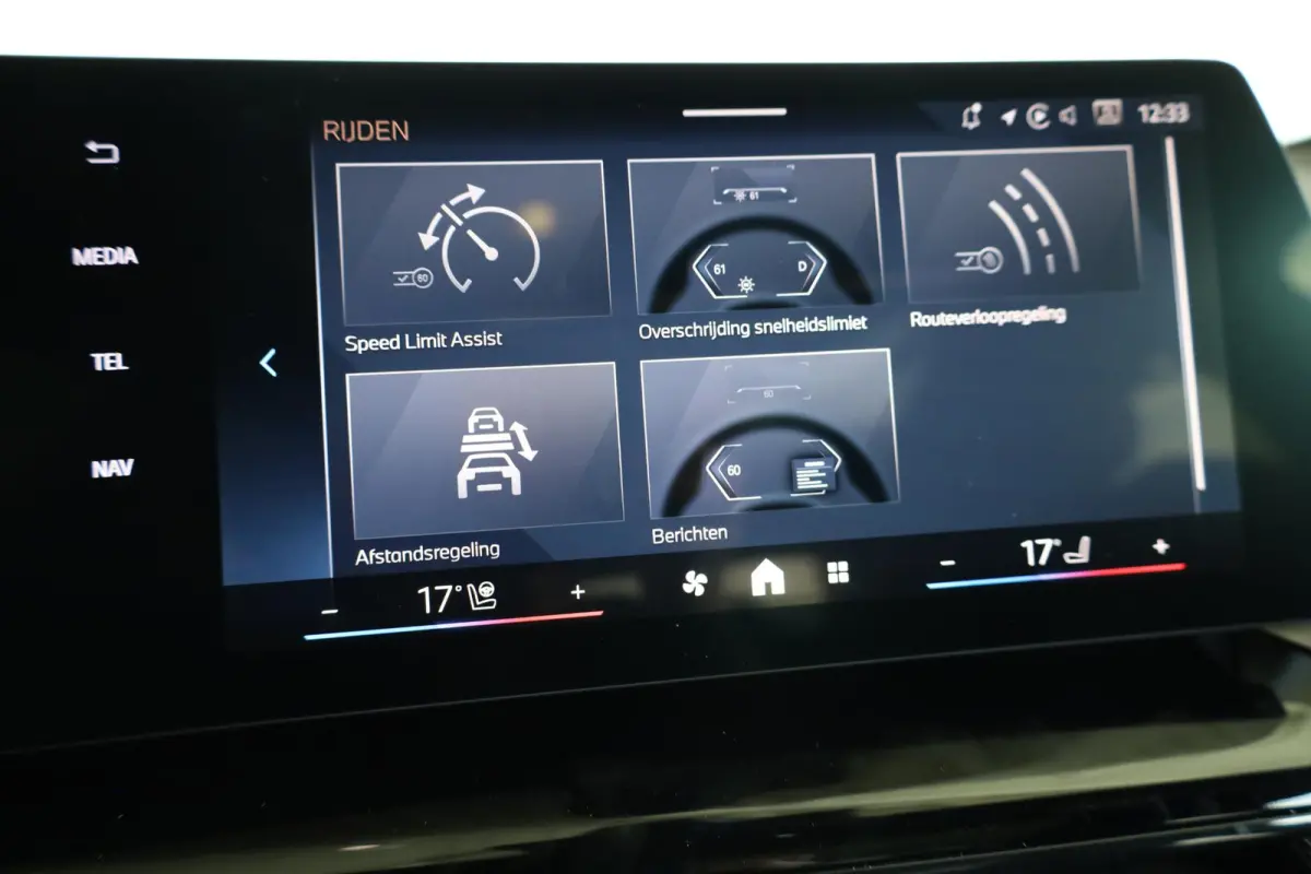 225e xDrive M Sport Pro | Panoramadak | Head Up | Harman Kardon | Driving Assistant Plus | Trekhaak
