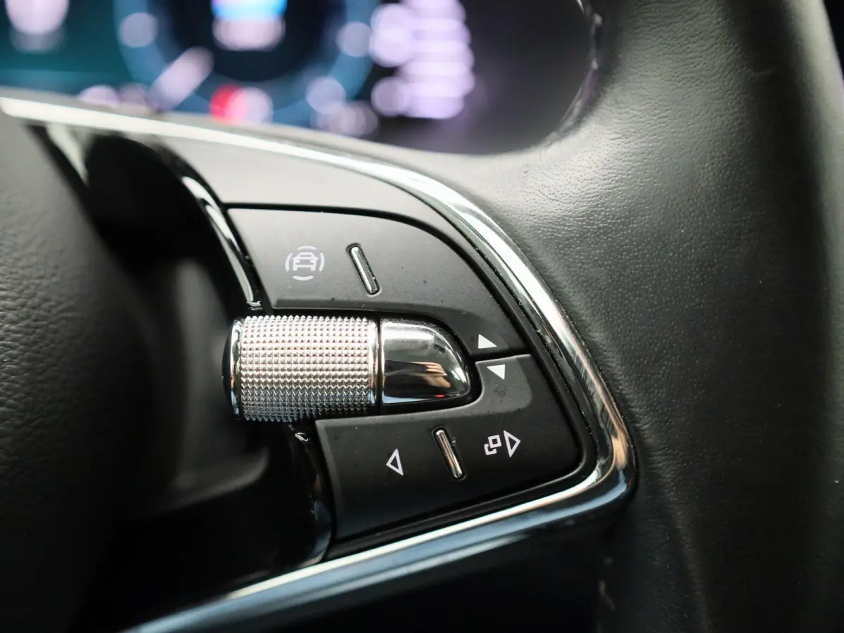 1.0 TSI Business Edition | Apple Carplay / Android Auto | Parkeersensoren | Lichtmetalen Velgen |