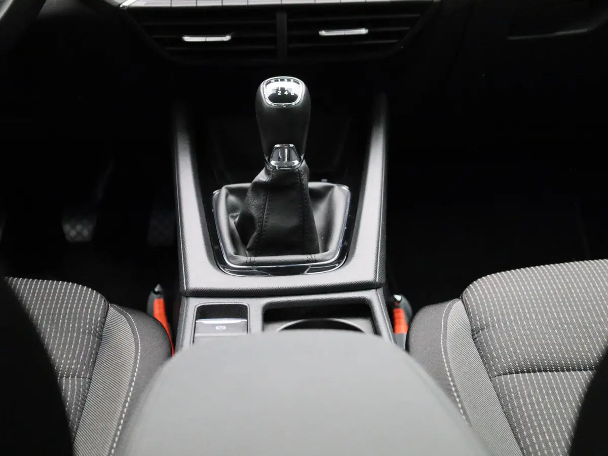 1.0 TSI Business Edition | Apple Carplay / Android Auto | Parkeersensoren | Lichtmetalen Velgen |
