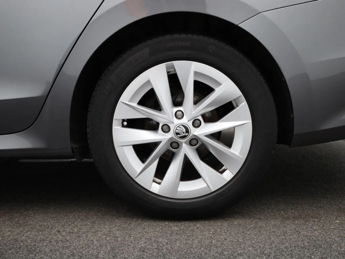 1.0 TSI Business Edition | Apple Carplay / Android Auto | Parkeersensoren | Lichtmetalen Velgen |