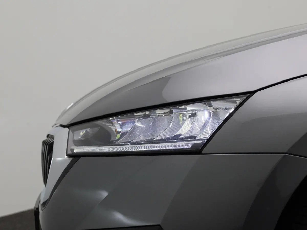 1.0 TSI Business Edition | Apple Carplay / Android Auto | Parkeersensoren | Lichtmetalen Velgen |