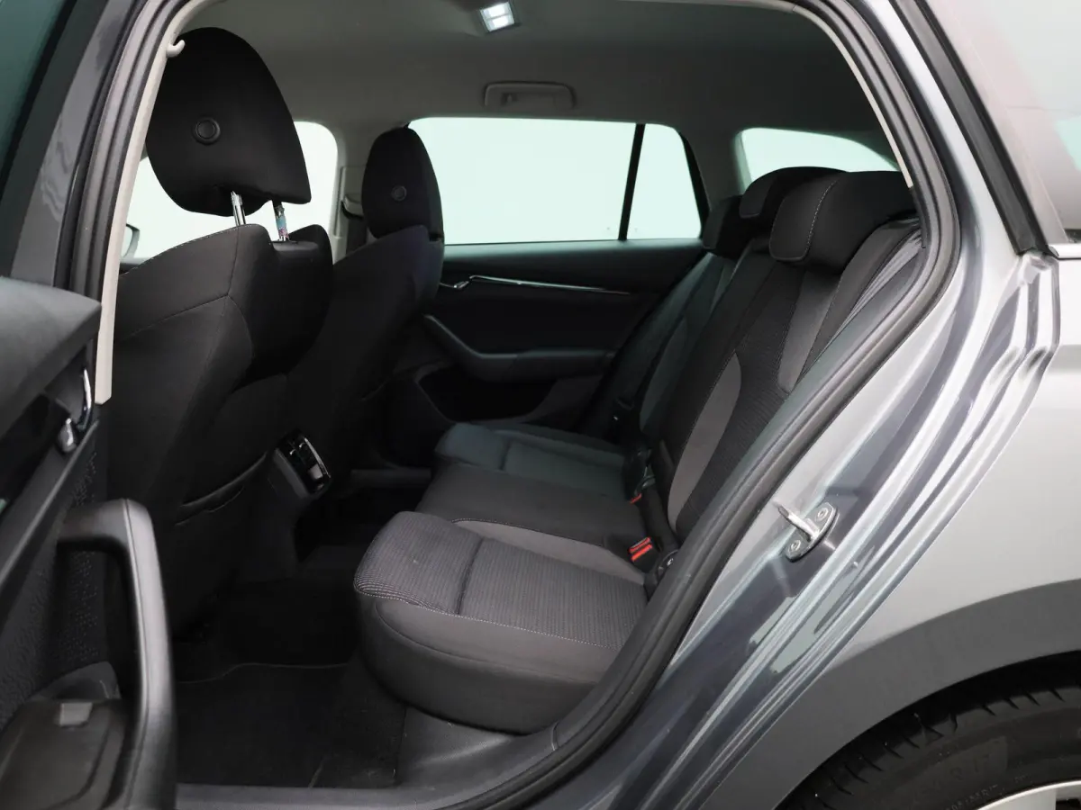 1.0 TSI Business Edition | Apple Carplay / Android Auto | Parkeersensoren | Lichtmetalen Velgen |