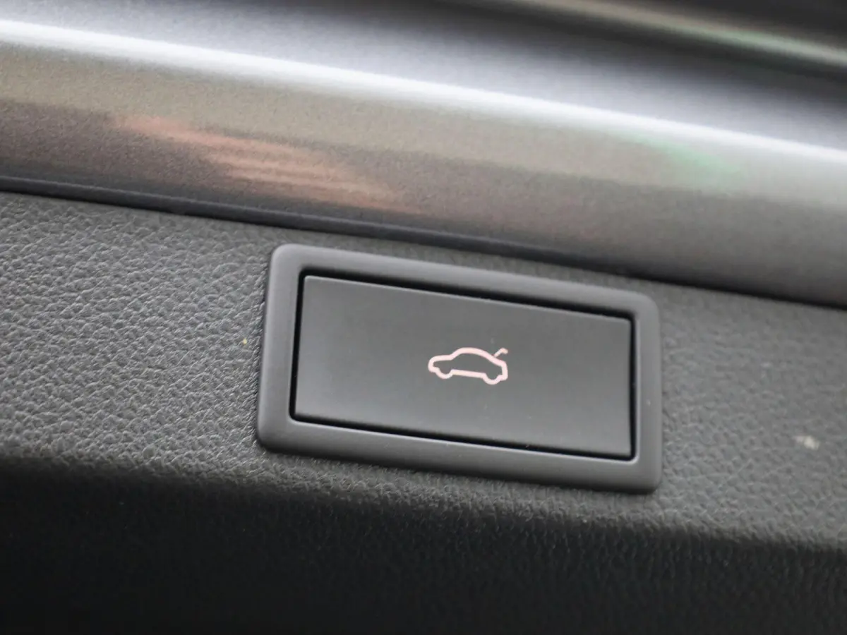 1.0 TSI Business Edition | Apple Carplay / Android Auto | Parkeersensoren | Lichtmetalen Velgen |